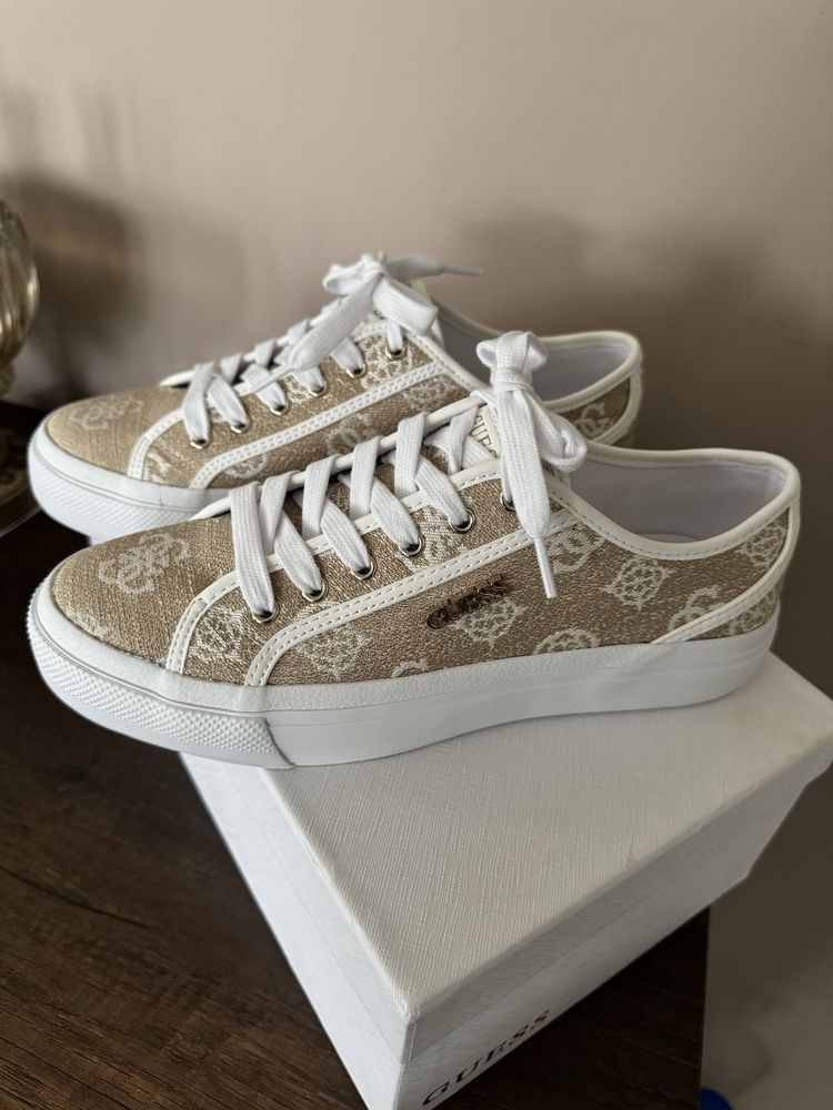 Дамски кецове Guess
