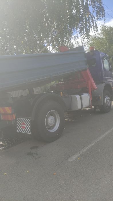Vînd Mercedes Atego basculă cu macara 18tone