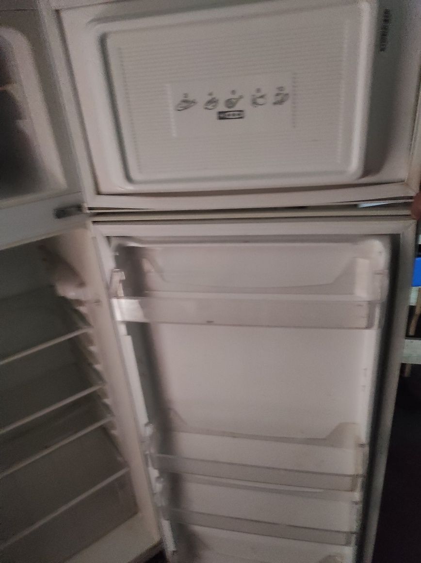 Vând frigider model myria