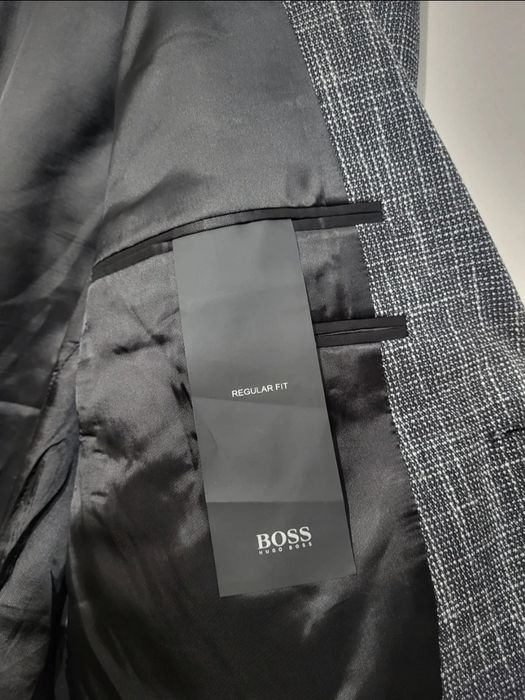 Sacou Hugo Boss ca NOU model deosebit,pret achizitie 2500 lei