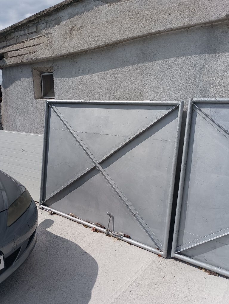 Метална гаражна врата