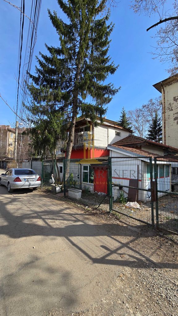 Продава се Къща в Перник, Център - 85 кв.м за 1000 €/кв.м - Снимка #1