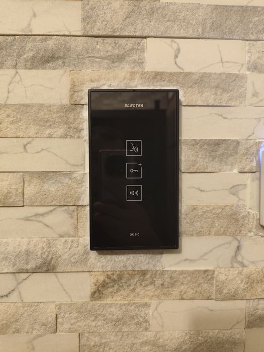 Montaj Vizor ușă cu ecran și sonerie incorporată