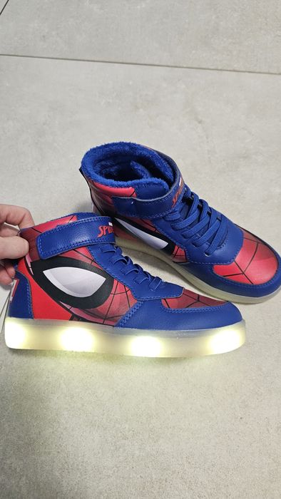 Ghetuțe H&M Marvel cu lumini