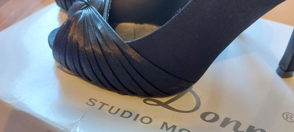 Vand pantofi de ocazie-mar 36