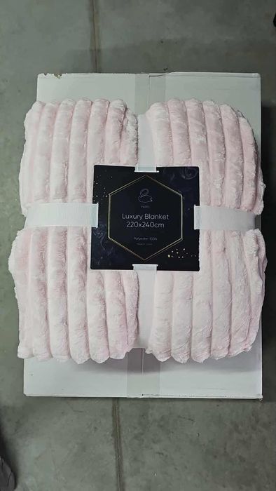 Луксозно меко одеяло- Двулицево - 220x240 см