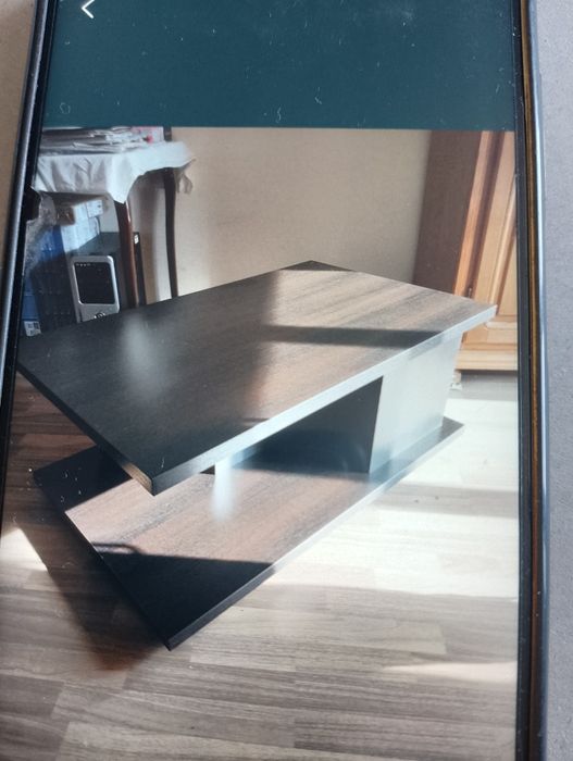 Masă living dining sau comodă pentru TV. Masa este noua, este pe role