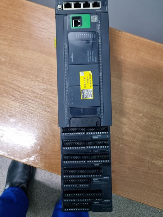Schneider TM241CE40T, TM4ES4, TM3AI8, TM3DM24R.