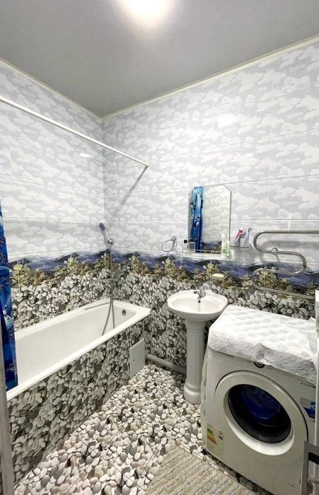 Продаётся квартира 2/8/9 на Дружбе Народов