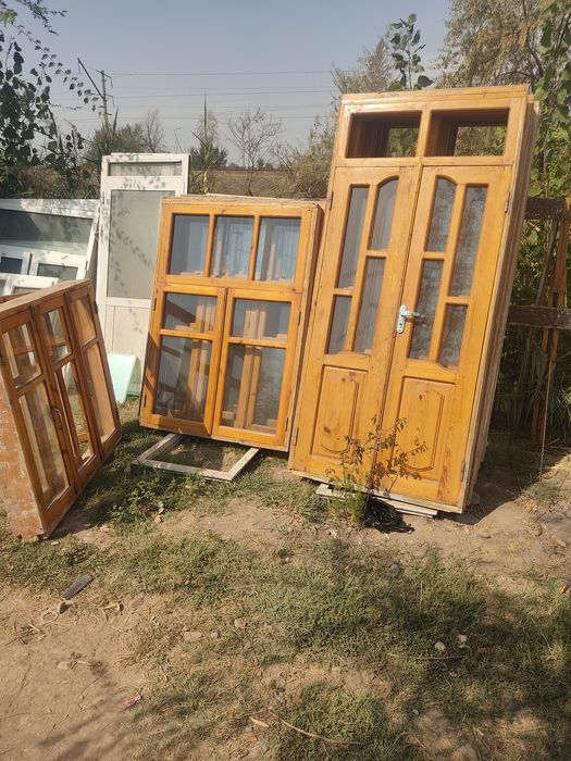 Лакланган чиройли эшик ромлар срочно сотилади