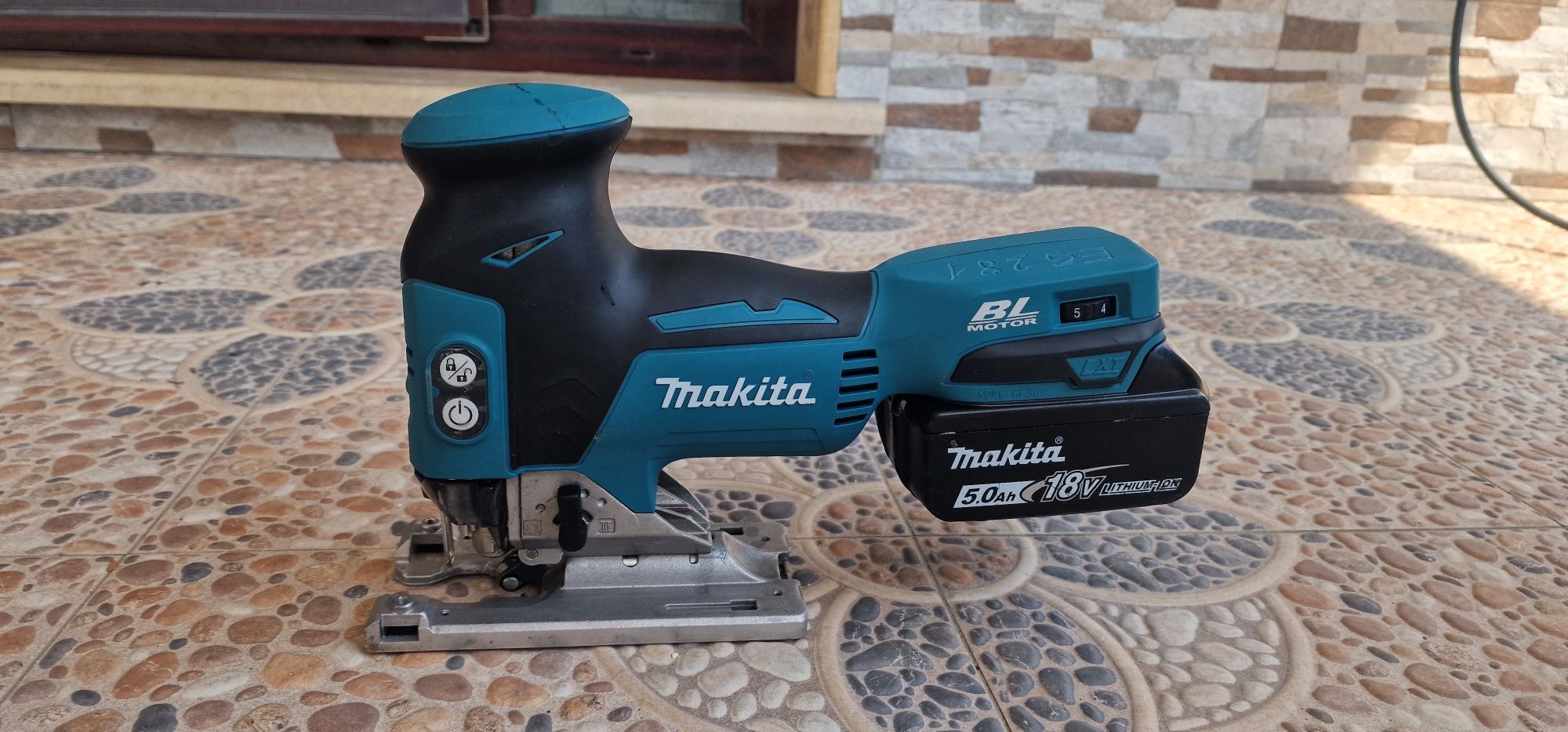 Акумулаторен прободен трион MAKITA DJV181