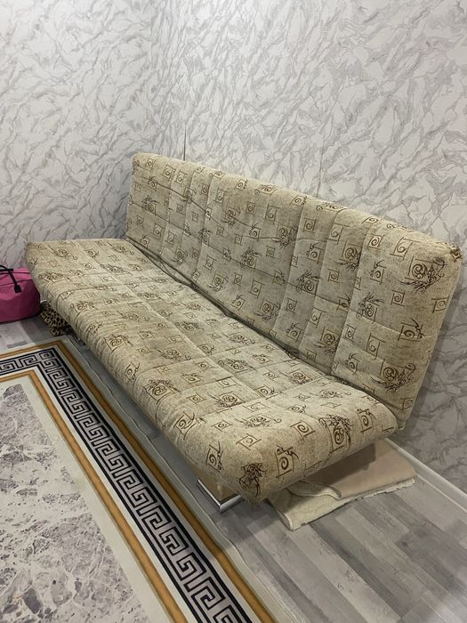 Диван еврокнижка в хорошем состоянии