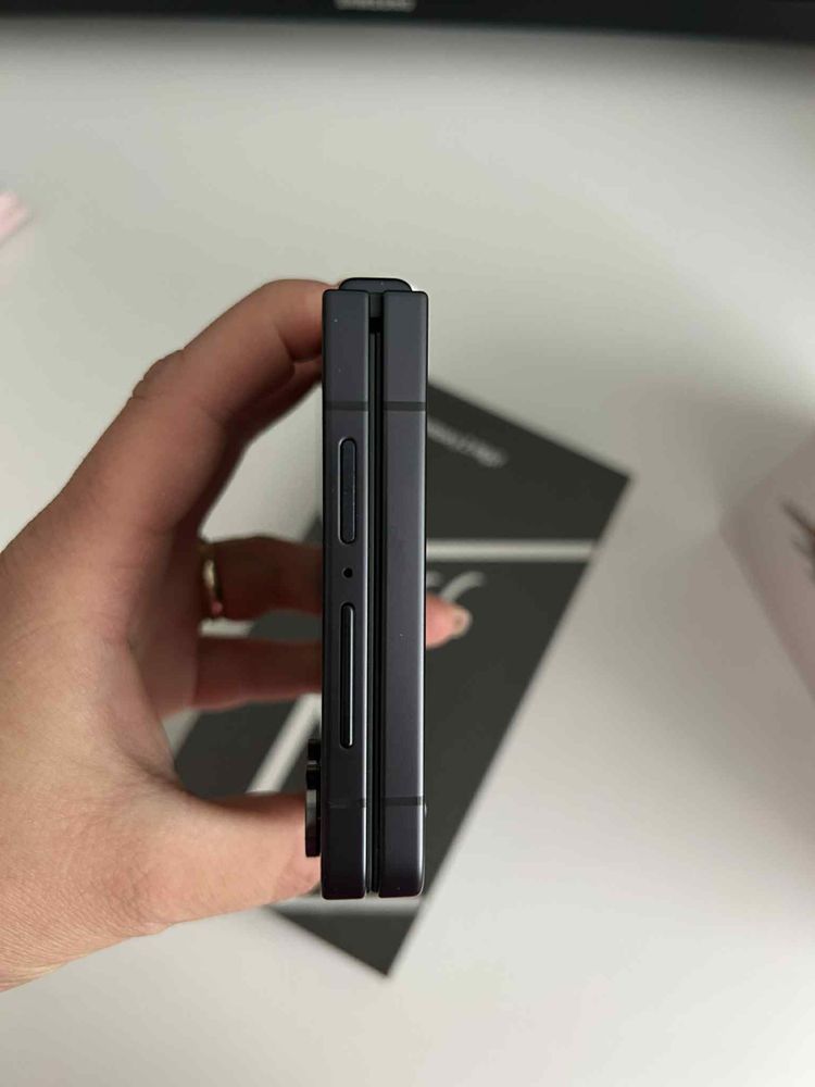 Samsung Galaxy X Flip7