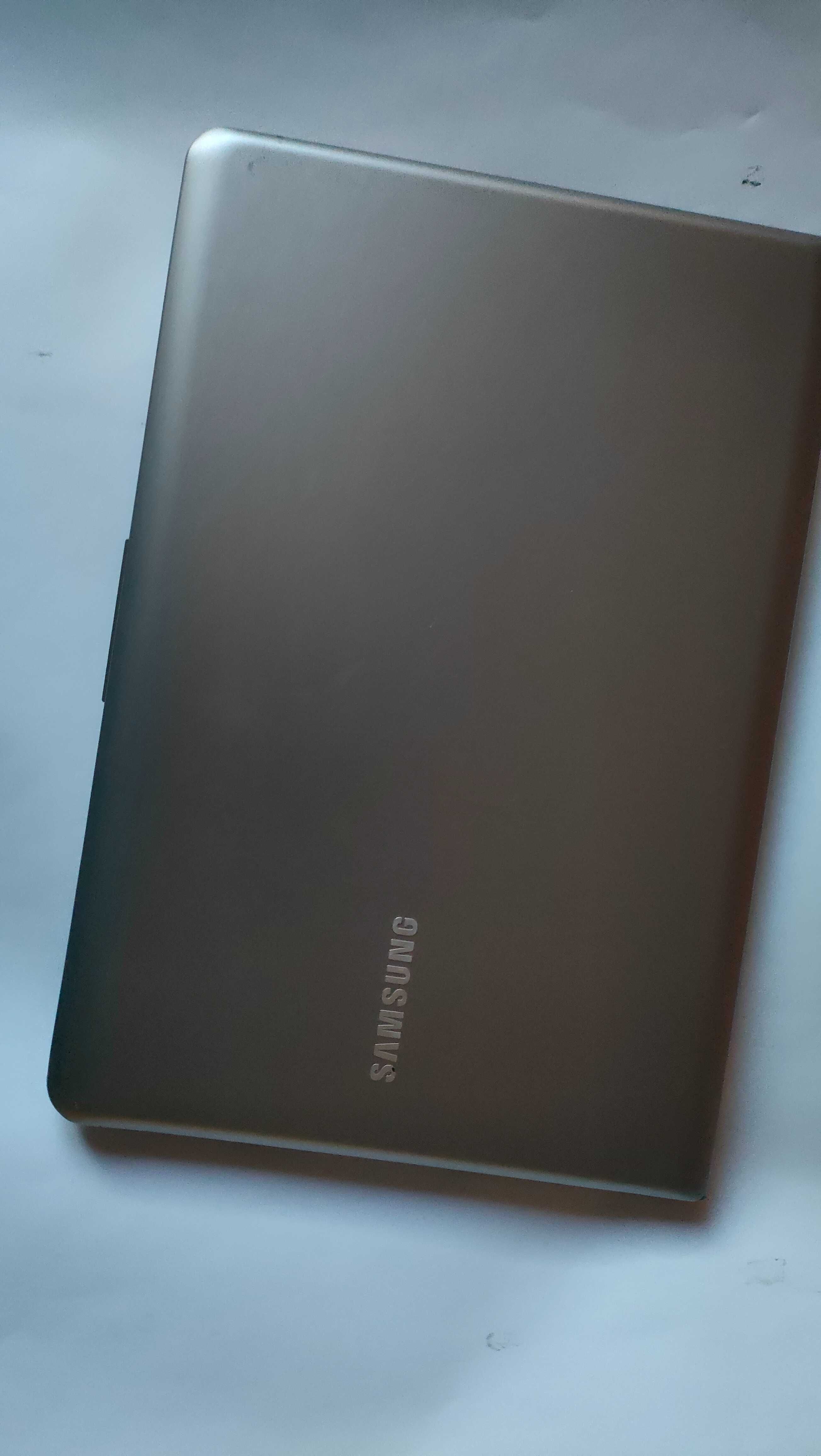 лаптоп Samsung  series 5 np530u4c забележки по корпуса