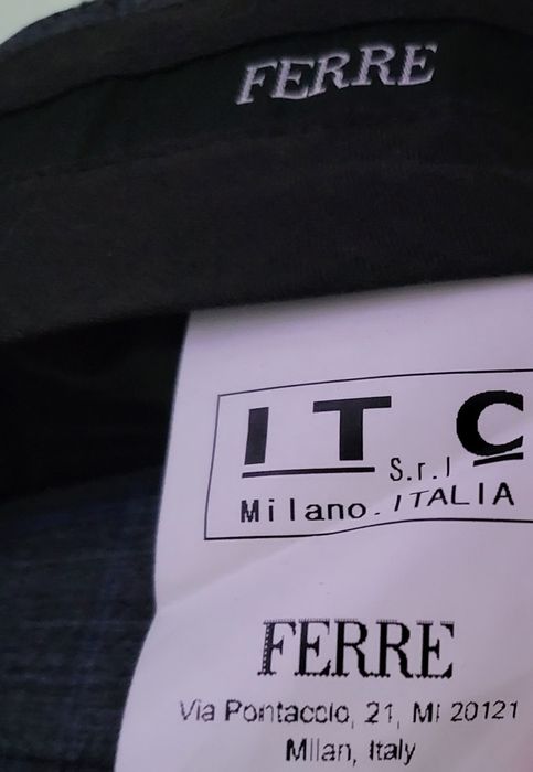 Мъжки костюм-Gianfranco Ferre 58IT размер 

мъжки костюм, черен, 52 IT