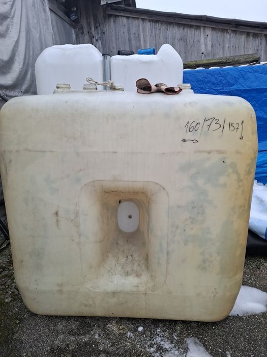 Se vând rezervoare de 1600 litrii