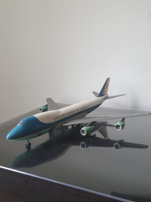 macheta avion B747