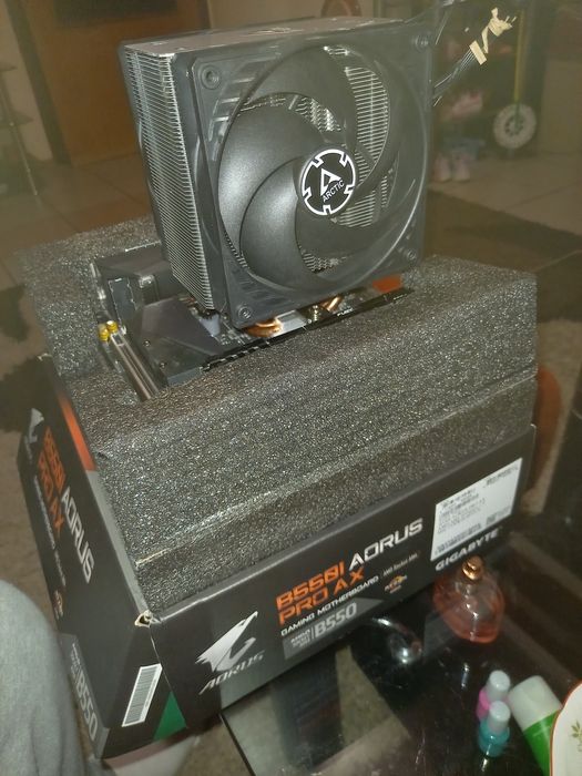 Комплект Ryzen 7 5700х3d с Gigabyte b550i и 2х16 на 3600 мх CL 18