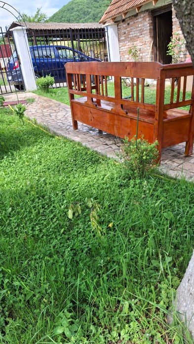 Vand banca veche din lemn