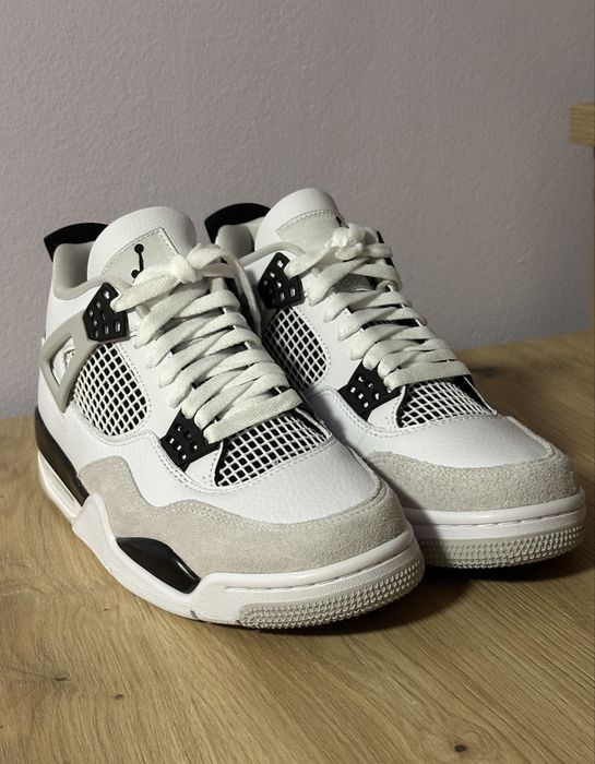 Jordan Retro 4 Military Black