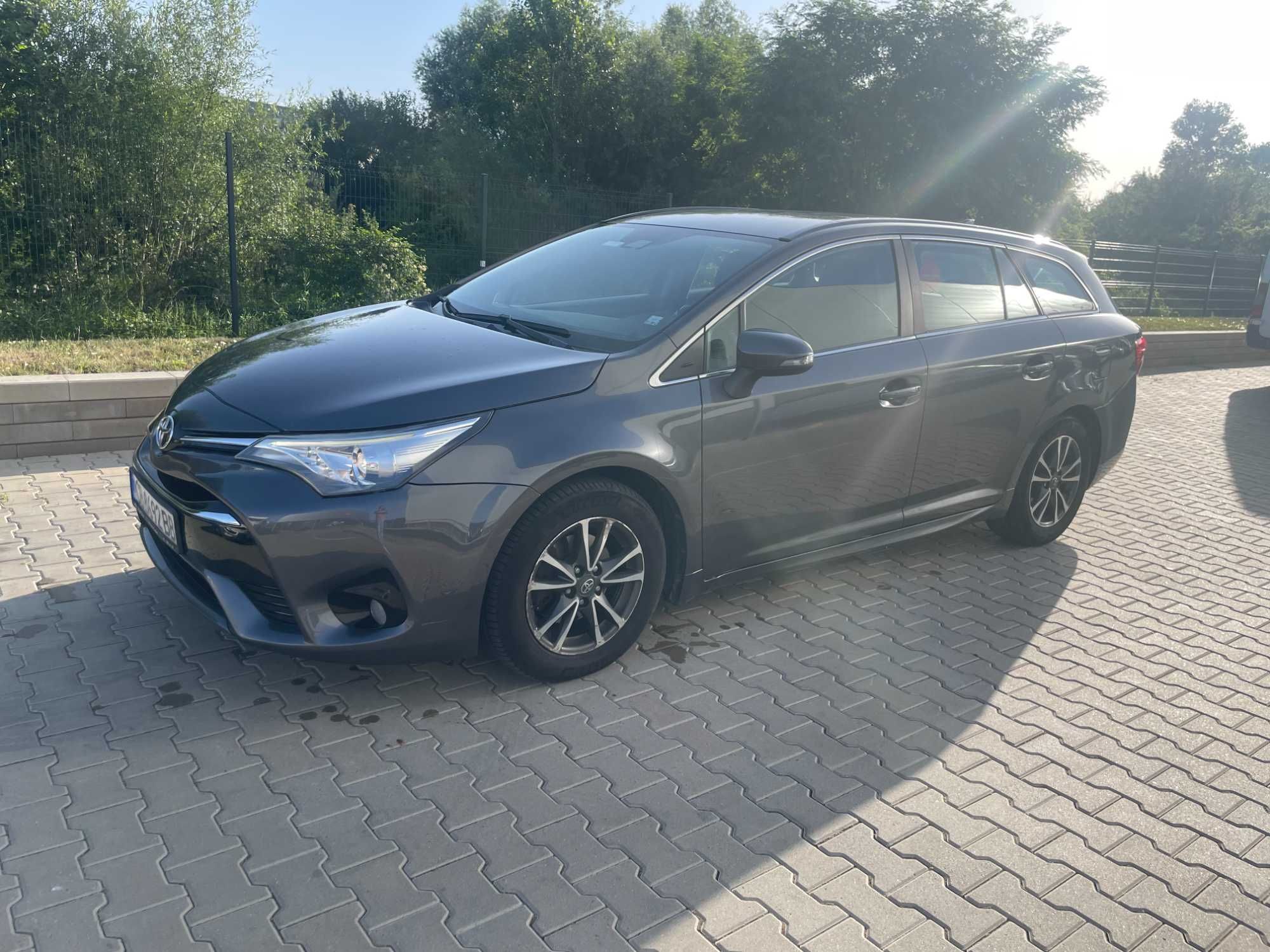 Тойота Авенсис 1.6D комби 2016г.