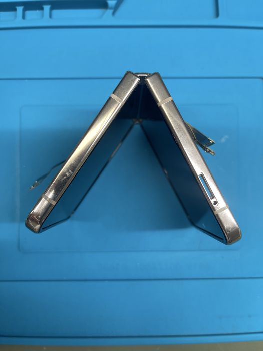 Samsung Galaxy Z flip3 Z flip 4
