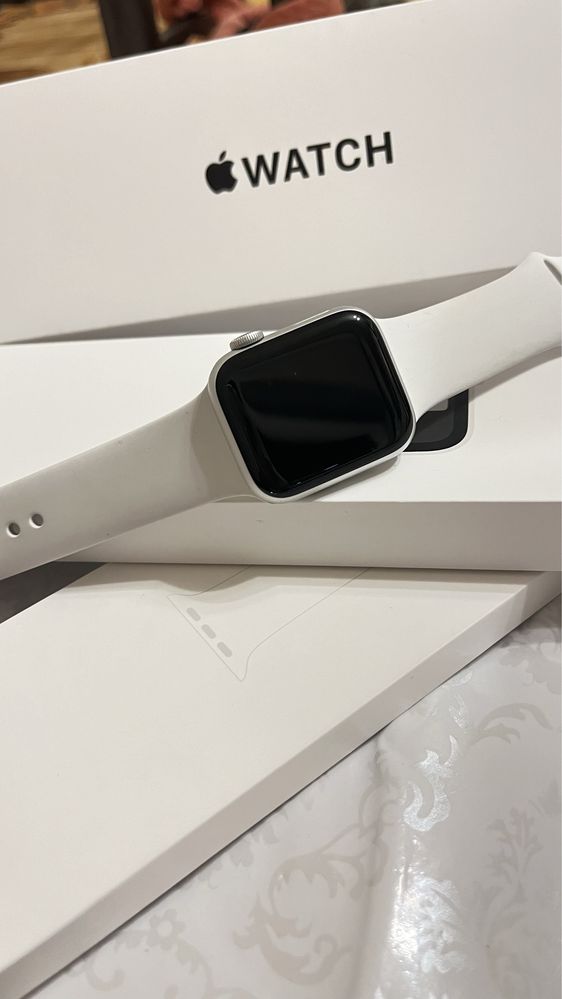 Apple watch SE silver 40mm 2nd gen / Эпл вотч второе поколение