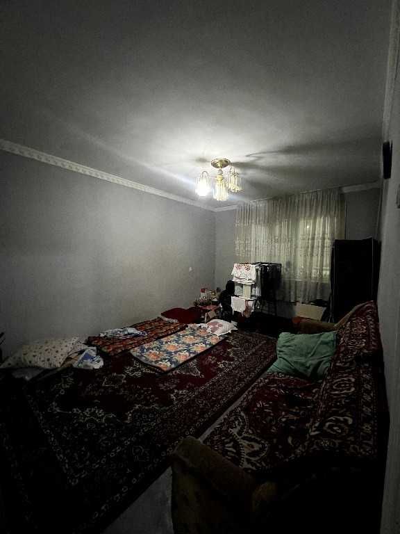 Продается 2-комнатная квартира в центре Ахангарана
