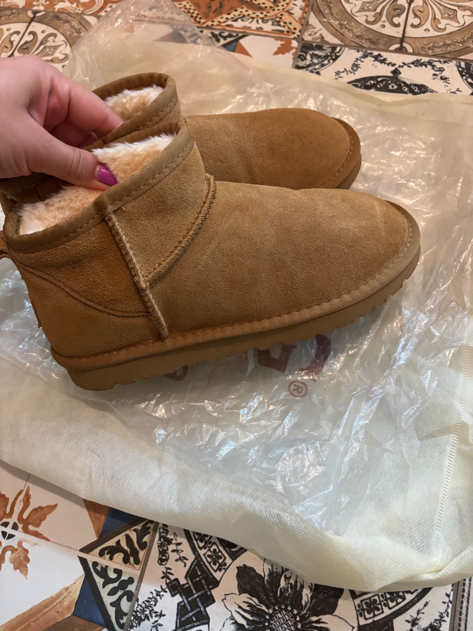 Боти - UGG Mini, чисто нови , р-р 37