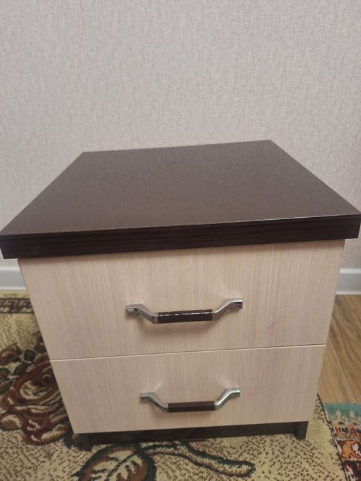 Продаются две прикроватные тумбы по 200000