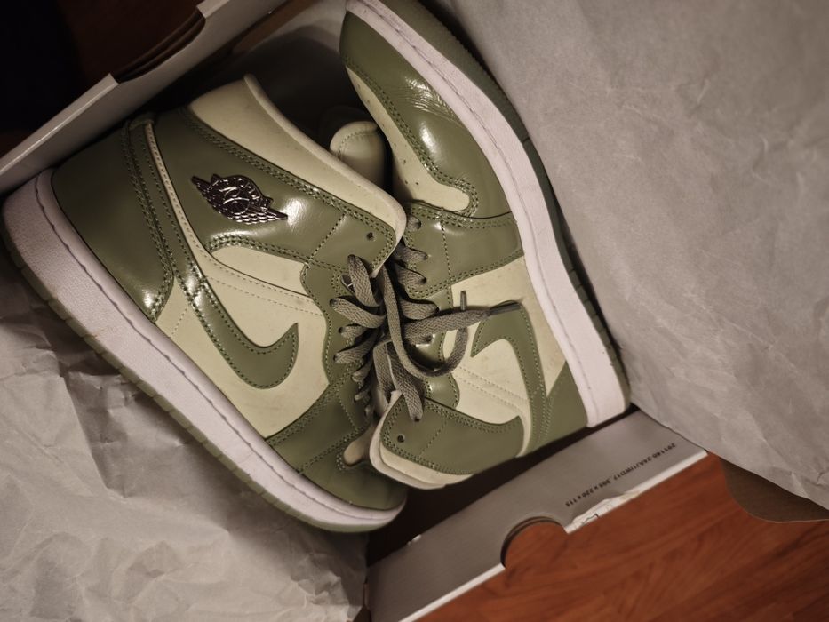 Air Jordan 1 Mid Sea Glass Oil
