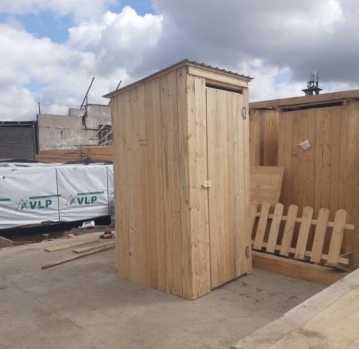 готовый деревянный туалет