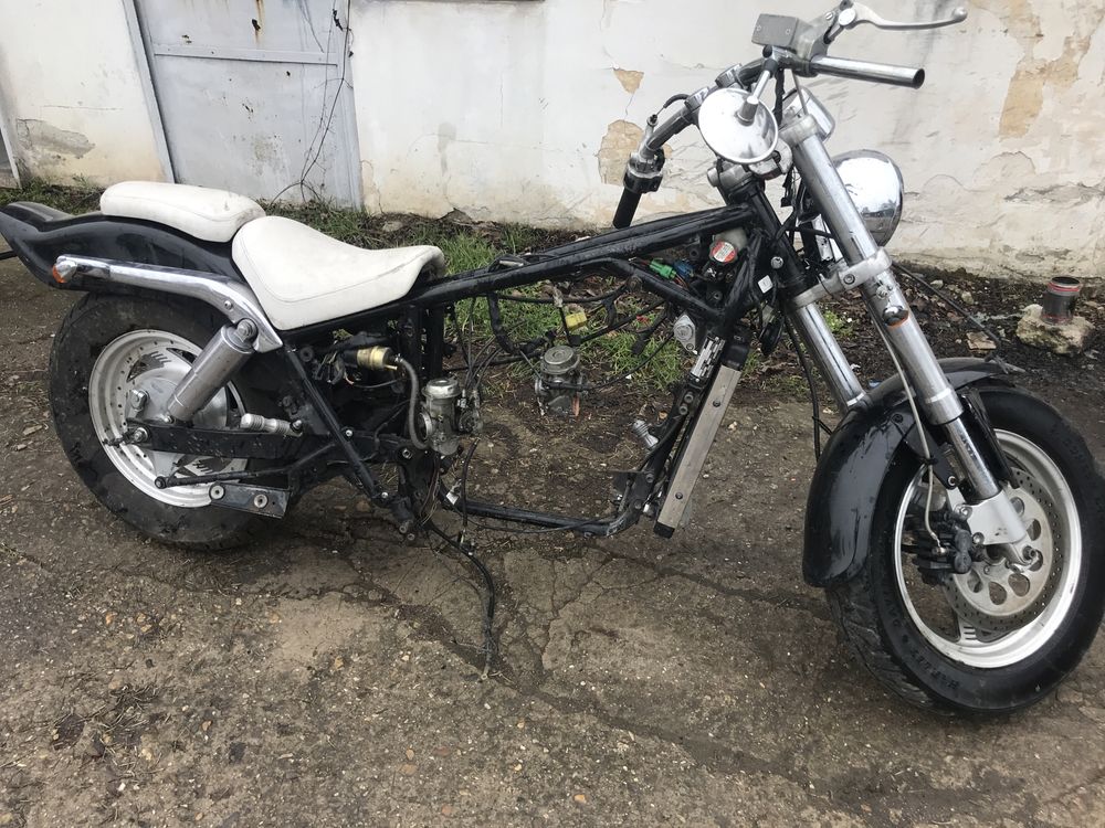 Suzuki vz 800 marauder si kawasaki kle 500