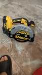 Circular de mana Dewalt cu baterie de 6A