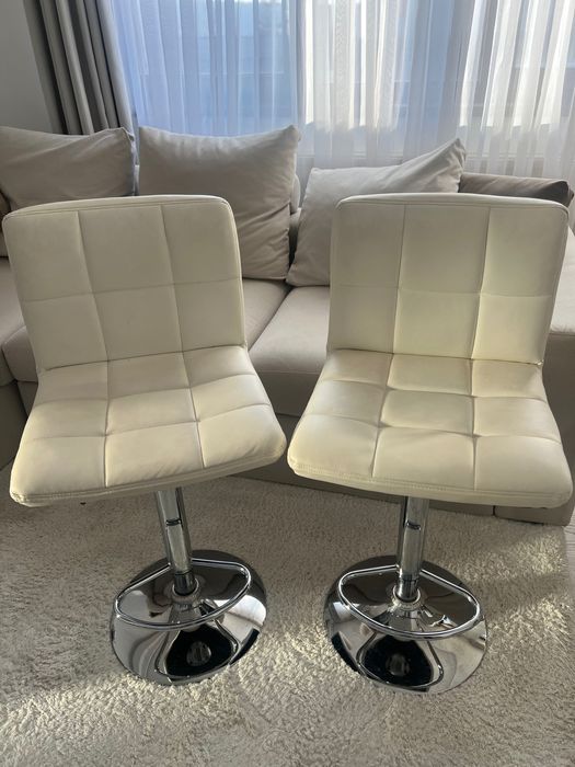 2 scaune bar, stare foarte buna, culoare bej