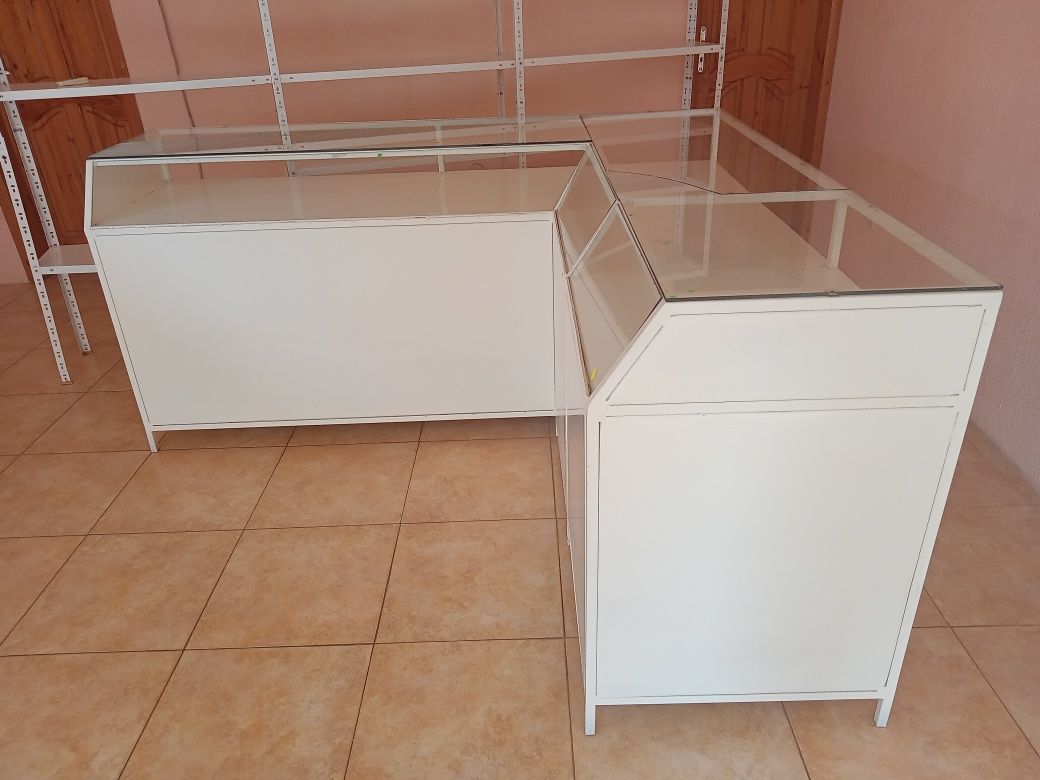 Магазинно оборудване