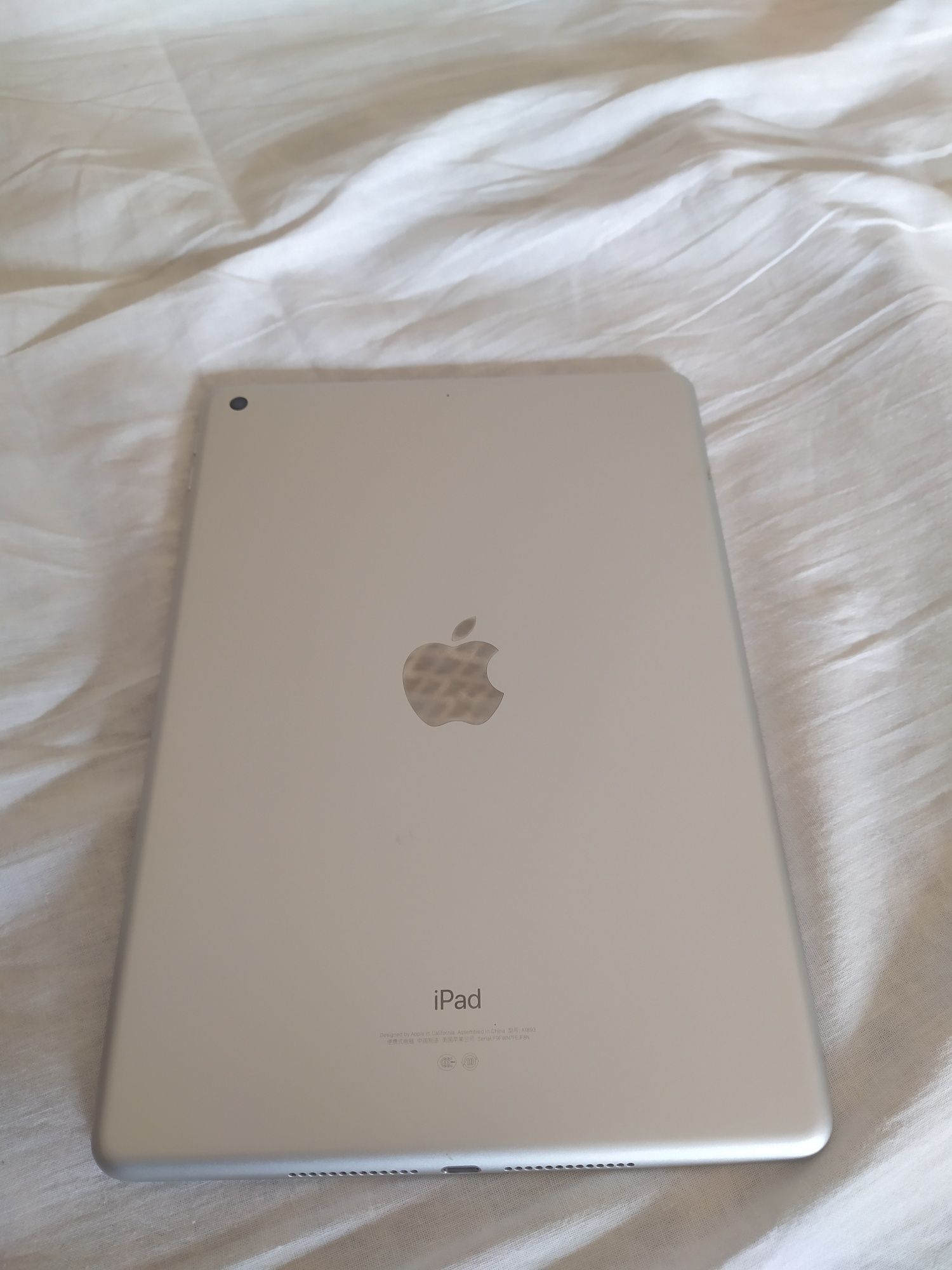 Продам ipad 2018 8 поколение