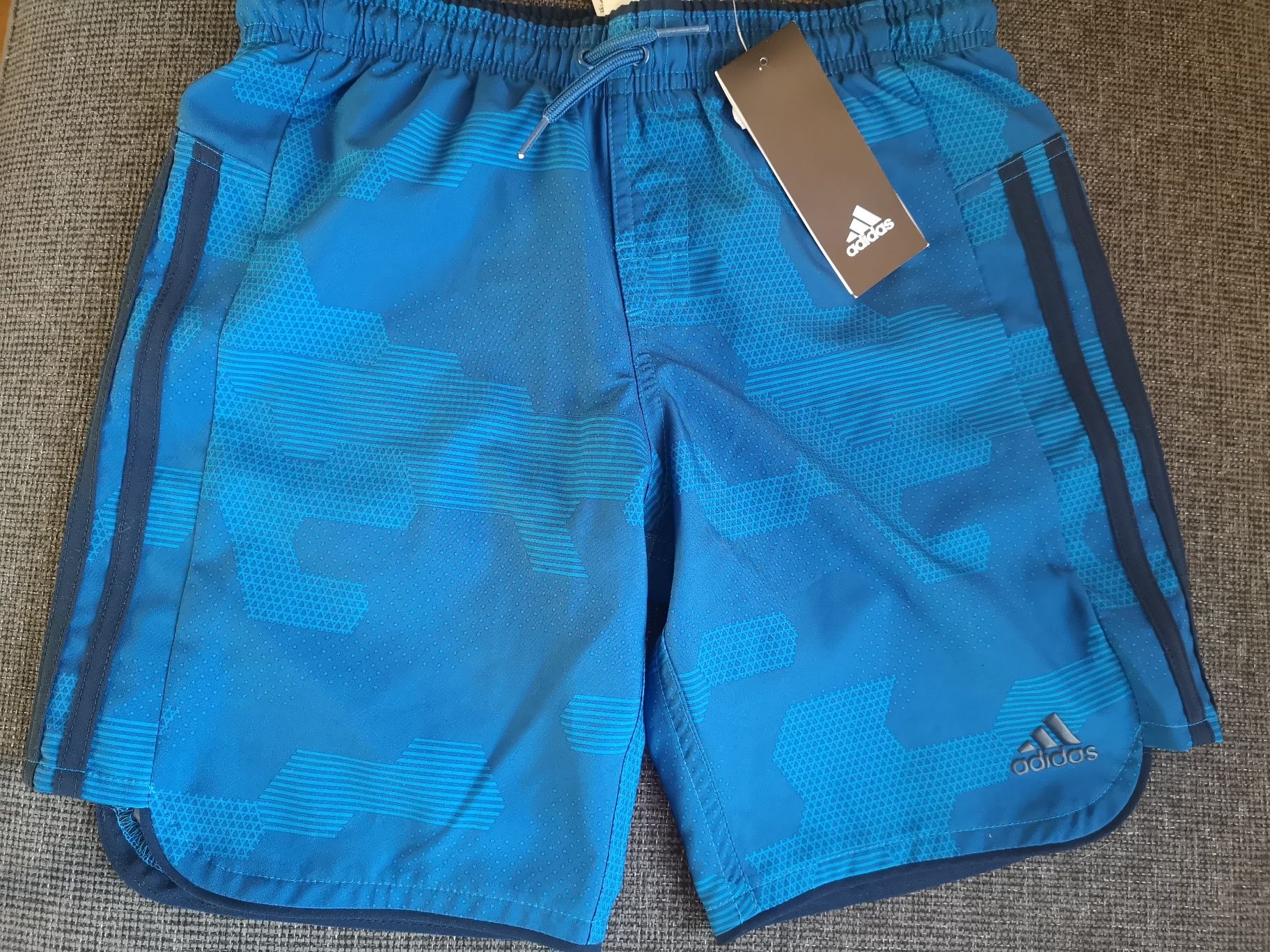 Спортни детски шорти Adidas,9-10 г.