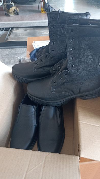 Новые берцы и туфли вместе продаются!