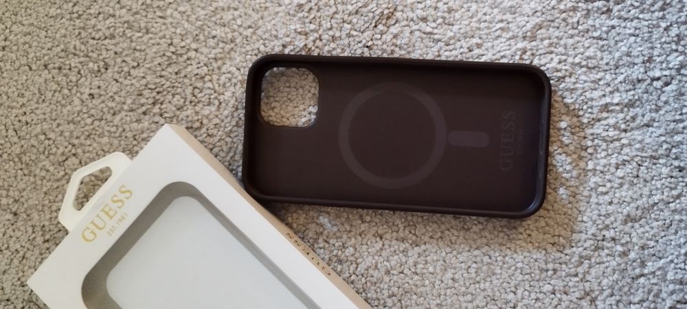 Vând husa originala Guess