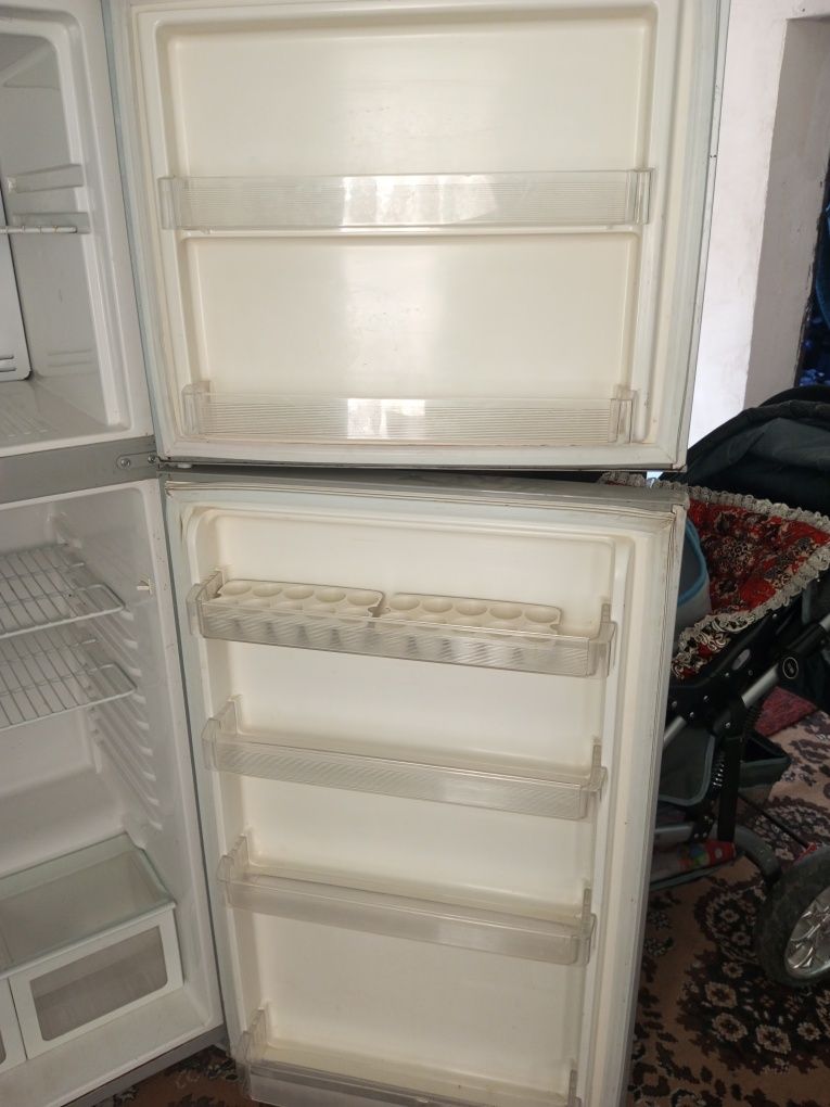 Холодильник продаю