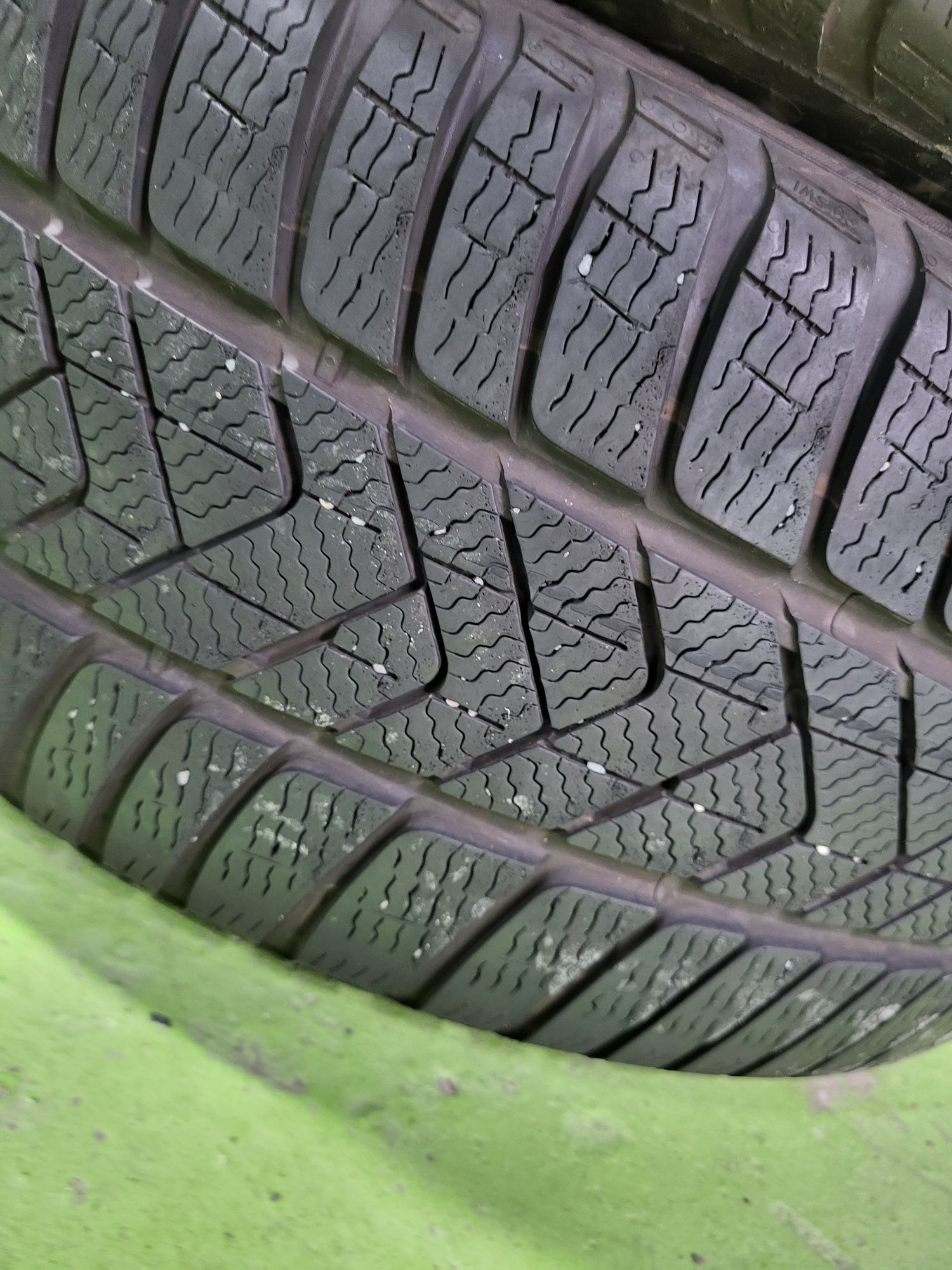2 бр зимни 245/45/18 Pirelli
