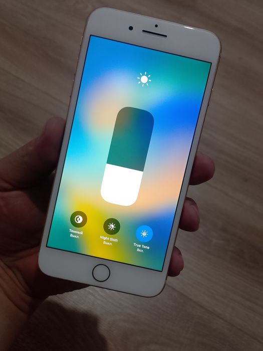 Продам iPhone 8+
