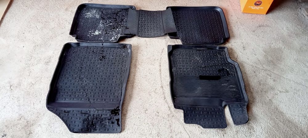 Продам универсальные коврики полики