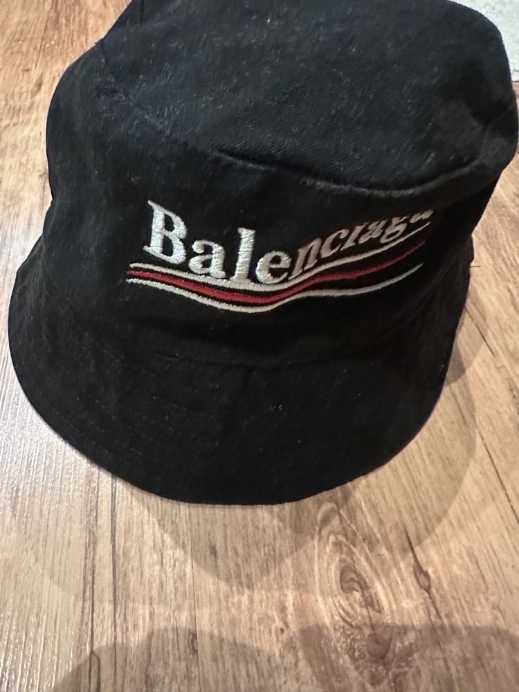 Шапка Balenciaga
