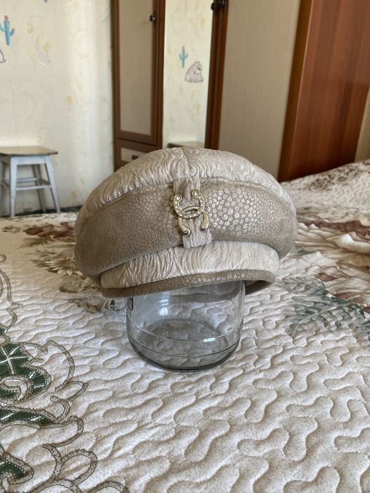 Продам шапки женские зимнии.