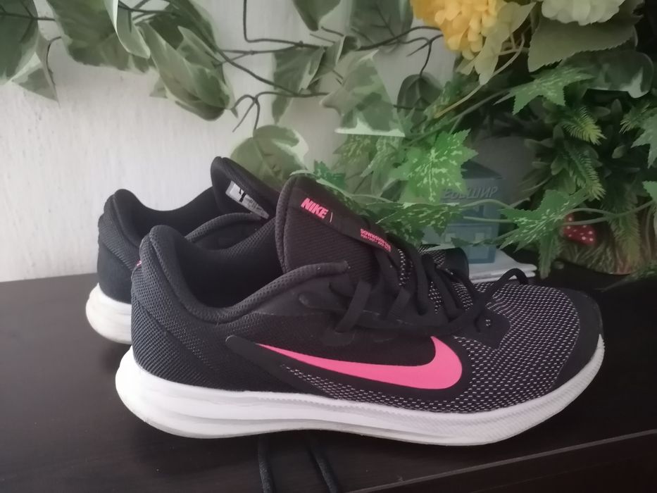 Дамски обувки официални и спортни