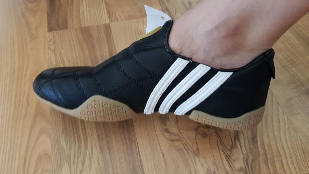 Дамски спортни обувки Adidas