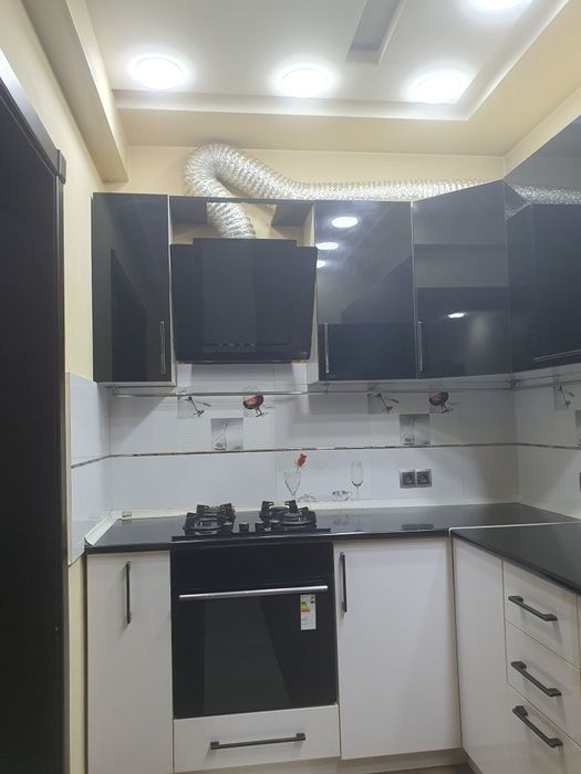 Продам квартиру Сергели 8 5 ком 1 этаж .