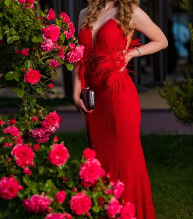 Бална рокля-с пера